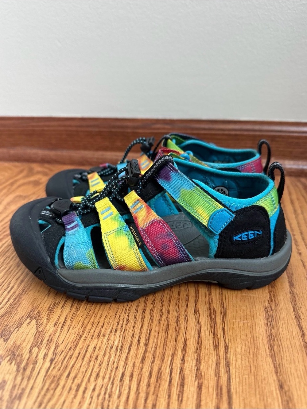 KEEN Newport Sandals Size 2 Kids Rainbow Tie-Dye